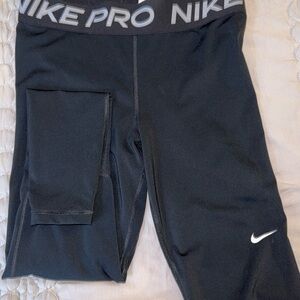 Nike pro leggings. Mesh calf on the back.!